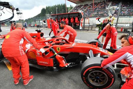 Vettel beschimpft seine Mechaniker: Vettel beschimpft seine Mechaniker: