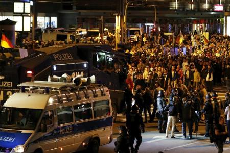 Nach Übergriffen: Berliner AK fordert für Spiel in Chemnitz Sicherheitskonzept Nach Übergriffen: Berliner AK fordert für Spiel in Chemnitz Sicherheitskonzept