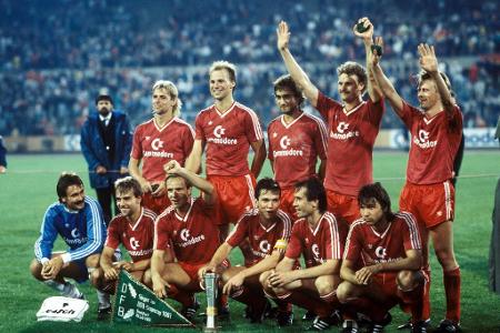 1987 findet die erste von insgesamt 17 offiziellen Austragungen des Supercups statt. Im Finale gegen den Hamburger SV setzt ...