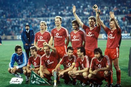 1987 findet die erste von insgesamt 17 offiziellen Austragungen des Supercups statt. Im Finale gegen den Hamburger SV setzt ... 1987 findet die erste von insgesamt 17 offiziellen Austragungen des Supercups statt. Im Finale gegen den Hamburger SV setzt ...