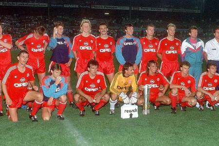 1990 dreht der FC Bayern gegen den 1. FC Kaiserslautern den Spieß um. Die Münchner führen nach Toren von Stefan Reuter, Jürg...