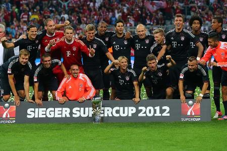 Frühe Tore von Mario Mandžukić und Thomas Müller bringen den FC Bayern 2012 gegen Borussia Dortmund auf die Siegerstraße. Ro...