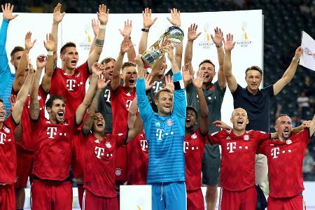 Auch im Jahr 2018 jubelt der FC Bayern über den Supercup. Gegen Eintracht Frankfurt demonstrieren die Münchner ihre starke F...