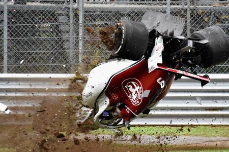 Am Nachmittag beginnt das 2. Training mit einem Schock: Sauber-Pilot Marcus Ericsson überschlägt sich nach nur zwei Minuten ...