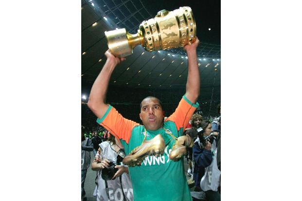 Der Brasilianer war schon zu seiner aktiven Zeit absoluter Kultspieler. Beim SV Werder Bremen wurde er 2004 Deutscher Meiste...