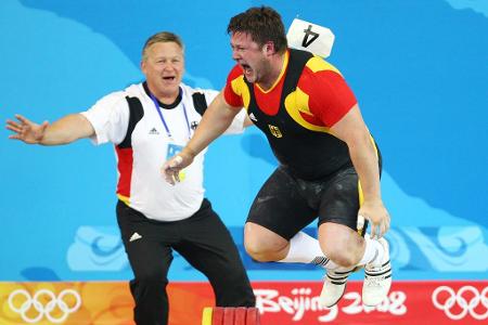 Seine Geschichte bei den Olympischen Spielen 2008 ging um die Welt, als er im Gewichtheben die Goldmedaille gewann. Kurz zuv...