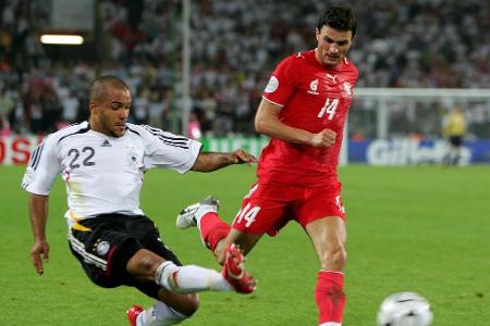 Mit dieser Szene wurde er zu einem der Gesichter der WM 2006 in Deutschland. Ansonsten trudelte die Karriere von Odonkor vor...