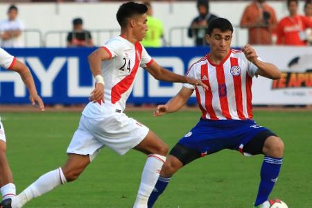 Peruanischer Fußballer sieht Gelbe Karte für Griezmann-Imitation Peruanischer Fußballer sieht Gelbe Karte für Griezmann-Imitation