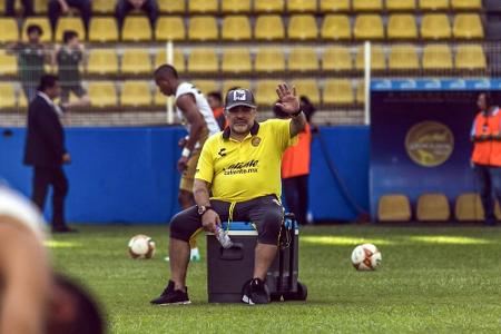 Arzt: Maradona braucht künstliche Kniegelenke