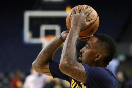 Werbeschrift auf der Wade: NBA-Star Smith muss Tattoo überstechen lassen Werbeschrift auf der Wade: NBA-Star Smith muss Tattoo überstechen lassen