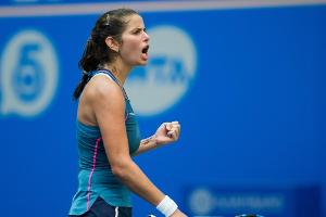 Görges profitiert von Aufgabe und steht im Achtelfinale