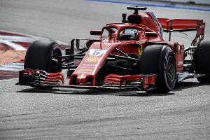 Formel 1: Vettel mit Bestzeit im ersten Training - Hamilton überzeugt