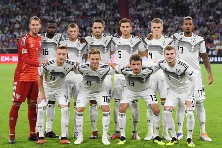 Im ersten Spiel nach der Weltmeisterschaft kam Deutschland nicht über ein 0:0 gegen Titelträger Frankreich hinaus. Die deuts... Im ersten Spiel nach der Weltmeisterschaft kam Deutschland nicht über ein 0:0 gegen Titelträger Frankreich hinaus. Die deuts...