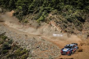 Türkei-Rallye: Neuville führt hauchdünn vor Ogier