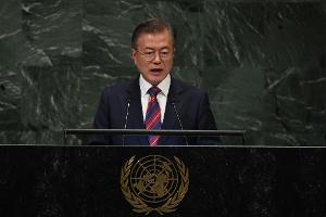 Südkoreas Präsident Moon dankt Bach für Hilfe im Friedensprozess