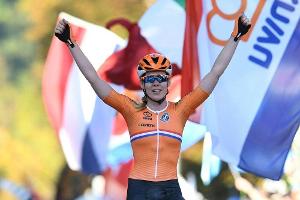 Rad-WM: Olympiasiegerin van der Breggen holt Gold im Straßenrennen