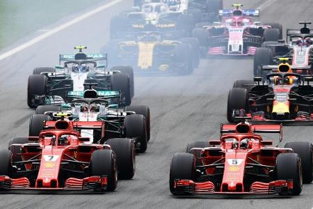 Raikkönen bleibt nach Reifenwechsel vor Hamilton