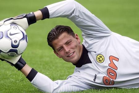 Nach acht Einsätzen für die FCK-Profis wechselt Weidenfeller 2002 ablösefrei zum BVB. Dort ist er zunächst die Nummer zwei h...