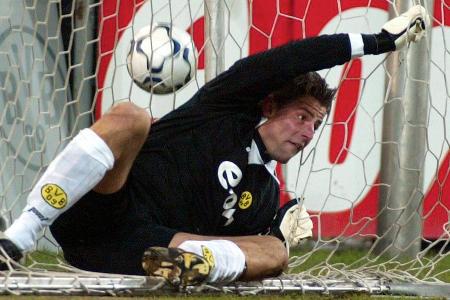 Der Wechsel von Lehmann zum FC Arsenal ebnet im Sommer 2003 den Weg zur Nummer eins für Weidenfeller. Der damalige BVB-Coach...