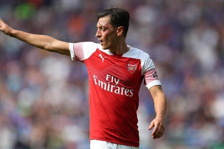 Licht und Schatten beim Ex-Nationalspieler: Zwar ist Özil auch unter dem neuen Coach Unai Emery gesetzt, der Spanier lässt i...