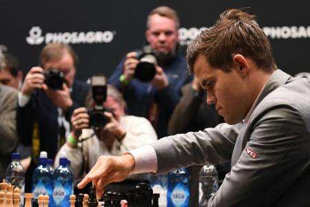 Magnus Carlsen bleibt Schach-Weltmeister