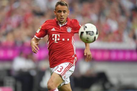 Von Schalke wechselte Rafinha 2010/2011 zum FC Genua 1893 und kehrte ein Jahr später bereits in die Bundesliga zurück. Der F...