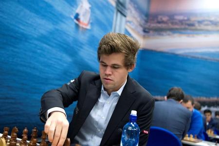 Schach: Carlsen vermeidet erste Niederlage gegen Caruana Schach: Carlsen vermeidet erste Niederlage gegen Caruana