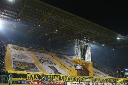 'Ihr hab es in der Hand!' Die Fans des BVB feuern ihr Team vor dem Europa-League-Vergleich mit Porto an.