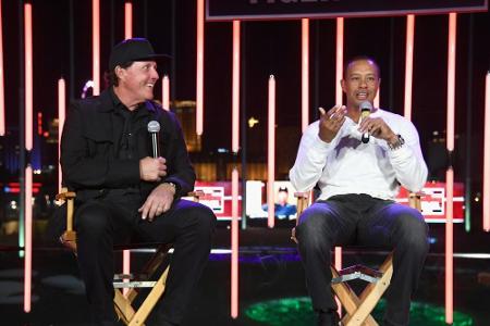 Mickelson schlägt Woods im Neun-Millionen-Dollar-Duell Mickelson schlägt Woods im Neun-Millionen-Dollar-Duell