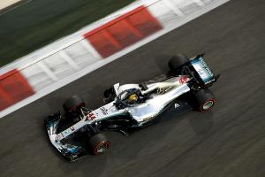 Hamilton holt Pole Position in Abu Dhabi