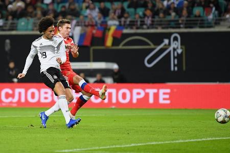 Fast nicht zu glauben: Im 16. Länderspiel erzielte Sané endlich sein erstes Tor für die Nationalmannschaft (8.). Hätte sogar...