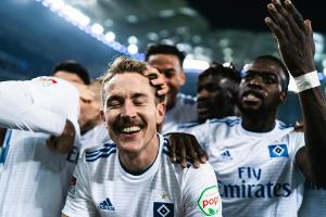 Hamburg behauptet Platz eins