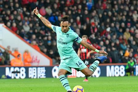 Stadionsperre und Geldstrafe für Bananenschalen-Wurf Richtung Aubameyang Stadionsperre und Geldstrafe für Bananenschalen-Wurf Richtung Aubameyang