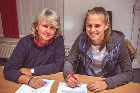 DFB-Spielerin Bühl verlängert in Freiburg DFB-Spielerin Bühl verlängert in Freiburg