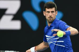 Nishikori gibt auf - Djokovic im Halbfinale der Australian Open