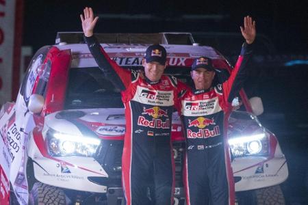 Dakar: Co-Pilot von Zitzewitz übernimmt Spitze - Tagessieg an Loeb Dakar: Co-Pilot von Zitzewitz übernimmt Spitze - Tagessieg an Loeb