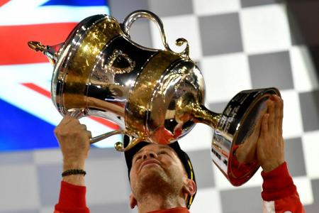 Trophäe als Motivationshilfe für Vettel - Zuversicht nach Ferrari-Problemen Trophäe als Motivationshilfe für Vettel - Zuversicht nach Ferrari-Problemen