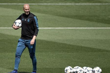 Zidane leitet erstes Training nach Real-Rückkehr Zidane leitet erstes Training nach Real-Rückkehr