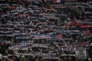 Paris bei Trainingseinheit von eigenen Anhängern beschimpft