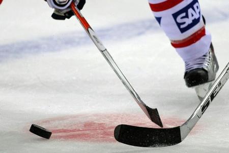 Längstes Spiel der österreichischen Eishockey-Geschichte: KAC gewinnt nach 121 Minuten Längstes Spiel der österreichischen Eishockey-Geschichte: KAC gewinnt nach 121 Minuten