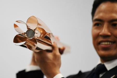 Im Gedenken an Fukushima: Olympische Fackel in Kirschblüten-Optik enthüllt Im Gedenken an Fukushima: Olympische Fackel in Kirschblüten-Optik enthüllt