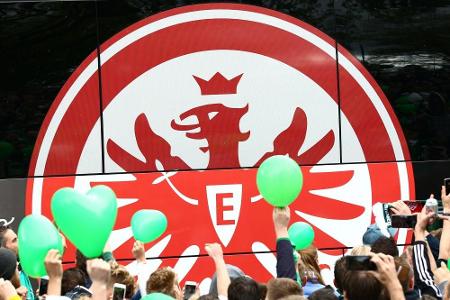Eintracht Frankfurt zeigt Flagge für Europa