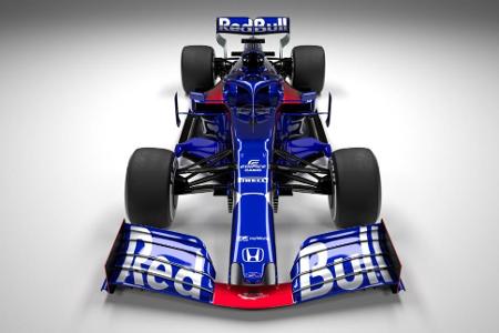 Wie erwartet kommt Toro Rosso wieder in den Farben Blau und Rot daher und setzt weiter auf das Design der vergangenen beiden...