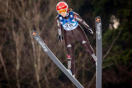 Kreuzbandriss: Saison für Skispringerin Straub beendet