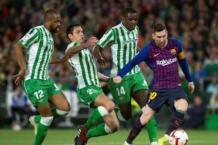 Messi-Dreierpack: Barcelona baut Tabellenführung aus - Suarez verletzt