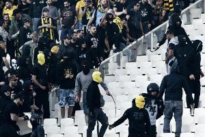 AEK Athen wegen Ausschreitungen in der Champions League hart bestraft