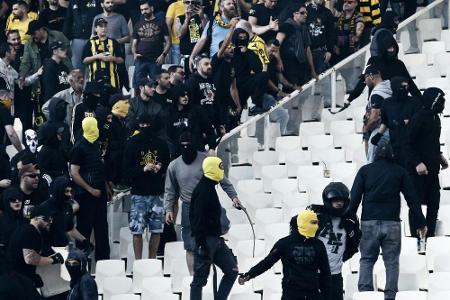 AEK Athen wegen Ausschreitungen in der Champions League hart bestraft AEK Athen wegen Ausschreitungen in der Champions League hart bestraft