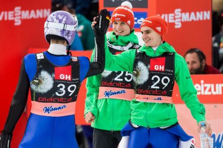 Skispringen: DSV-Team zur Halbzeit auf Rang zwei - Österreich führt