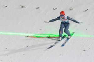 Deutsche Skispringer in Willingen zur Halbzeit nur Vierter