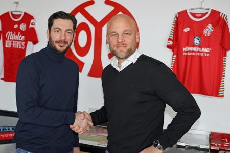 Mainz verlängert Vertrag mit Trainer Schwarz bis 2022 Mainz verlängert Vertrag mit Trainer Schwarz bis 2022